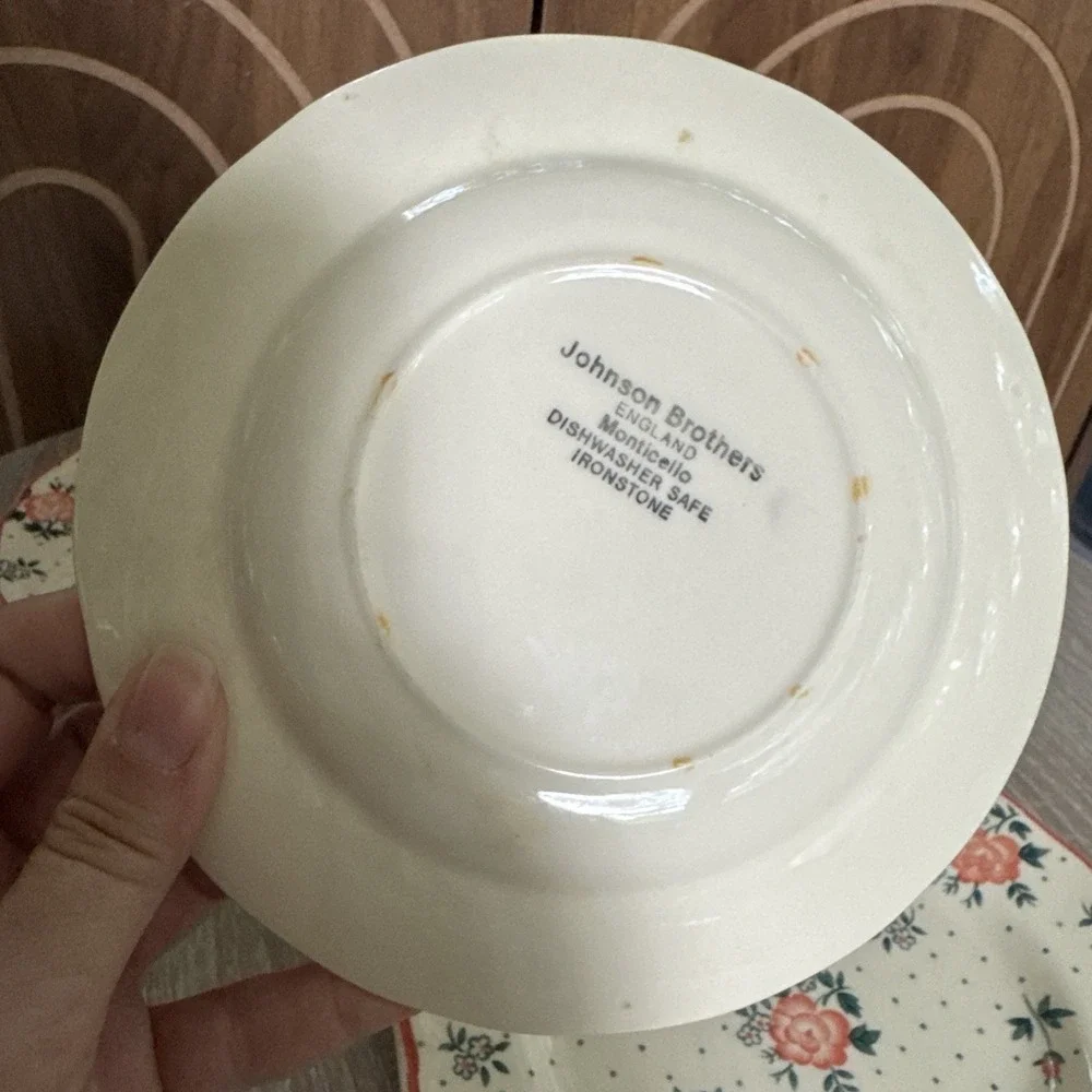 Johnson Brothers England Monticello Ironstone Side Salad Dessert Plates set of 4